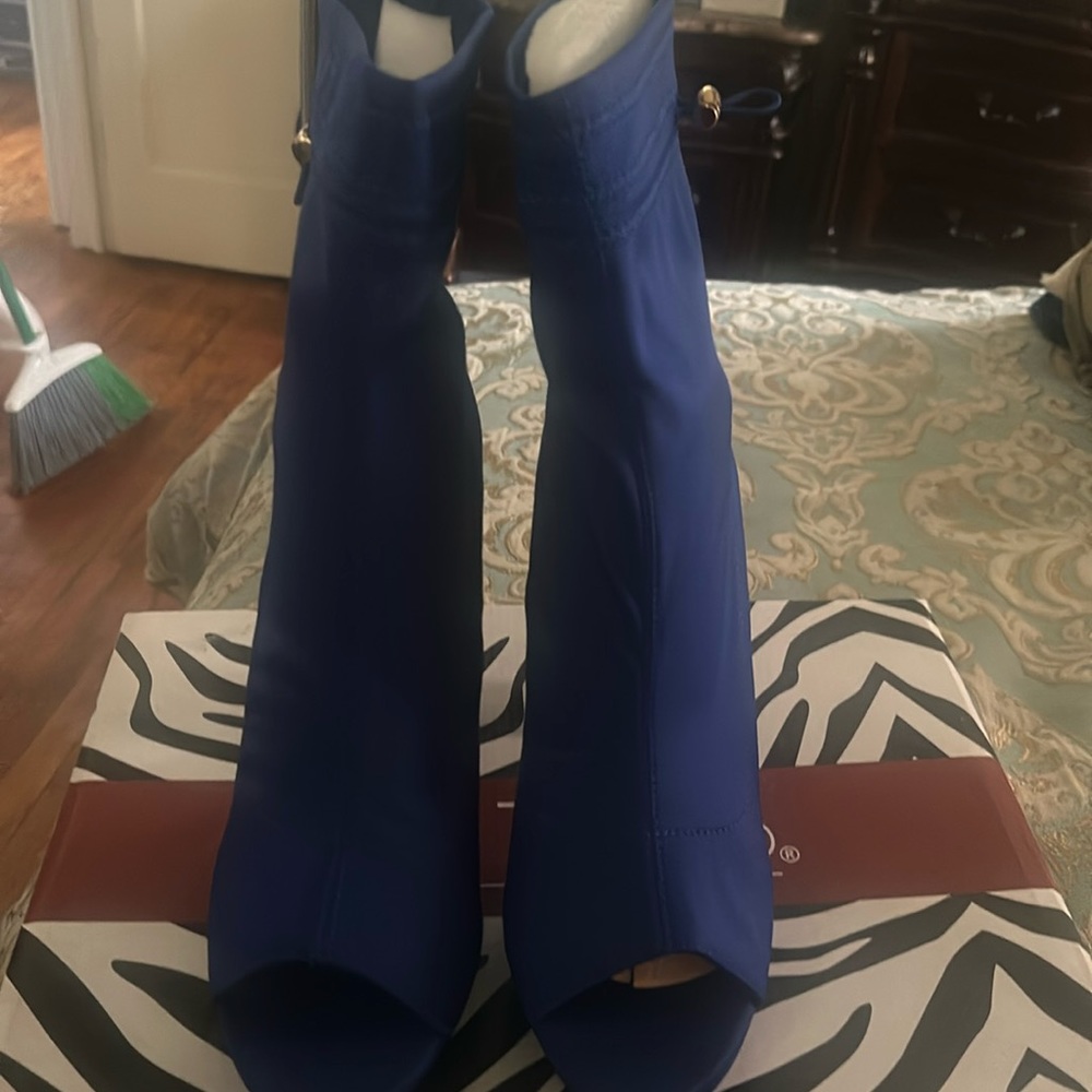 Brand new female open toe boots